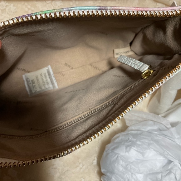 NWT PRISM OMBRE’ BRAHMIN DAISY WRISTLET, CLUTCH - beautiful. - Picture 8 of 8